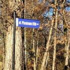  Porzucony samochód przy ulicy Piaskowej. Zdjęcie nadesłane przez mieszkańca 
