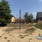 Zniszczony plac zabaw w Byczynie