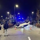 Kobieta dachowała na parkingu centrum handlowego w Sosnowcu. Fot. Przemysław Kopiejka