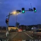 Śmieciarka przejechała na czerwonym świetle. Fot. Informacje drogowe Jaworzno i okolice