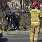 Wypadek drogowy na ulicy Chełmońskiego w Jaworznie. Motocyklista trafił do szpitala