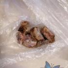 Posypana nieznana substancją  kiełbasa z żyłką. Zdjęcie nadesłane przez panią Jolantę