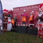 Zawodnicy SPL Jaworzno podczas biegu mikołajkowego w Katowicach