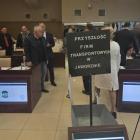 Taczka na sesji Rady Miejskiej w Jaworznie