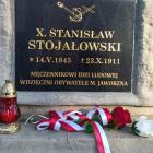 Tablica na pomniku ks. Stojałowskiego 
