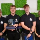 Patryk Kopeć, Krystian Młynarczyk, Karol Łabaj, ich  wychowawczyni pani Agata Matysik