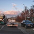 Kierowca Audi skrócił sobie drogę - pod prąd przez zatokę autobusową