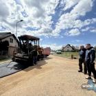 Kładą asfalt na ul. Zalipie