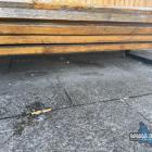 Śmieci na przystanku Centrum w Jaworznie