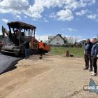 Kładą asfalt na ul. Zalipie