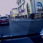 Niebezpieczna sytuacja na ulicy Grunwaldzkiej. Honda nie ustąpiła pierwszeństwa pieszemu