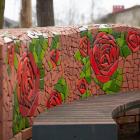 Stare cegły i dachówki zamienili w wyjątkową mozaikę inspirowaną Hundertwasserem....