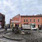 Na Rynku w Jaworznie wycieli jawora. Fot. MZDiM Jaworzno