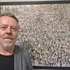 Dr hab. Damian Pieterek - w tle praca Victora
Sasportasa