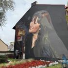 Basia Trzetrzelewska na muralu w Jaworznie