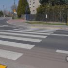 Żółte taśmy dla osób niedowidzących na ulicy Katowickiej