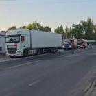 Wyciek z naczepy ciężarówki na ulicy Chopina