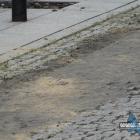 Zasypana piaskiem kostka brukowa