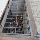 Butelki z alkoholem w centrum miasta