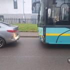 Kolizja autobusu z samochodem w Byczynie