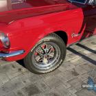 Czerwony Mustang