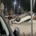 Kobieta dachowała na parkingu centrum handlowego w Sosnowcu. Fot. Sosnowiecnasygnale.pl 