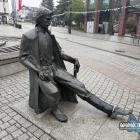 Drwal z opatrunkiem na nodze