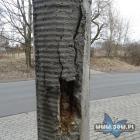 Popękane słupy na Podlężu