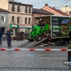 Na zdjęciach utrwaliliśmy kolejne etapy sadzenia ambrowca na jaworznickim Rynku. Fot....