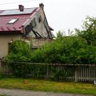 Zawalony dach domu przy ul. Towarowej w Jaworznie