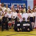 Święto Niepodległości w SP 18 -  kl. 2b, nauczyciele, dyrekcja, goście 
