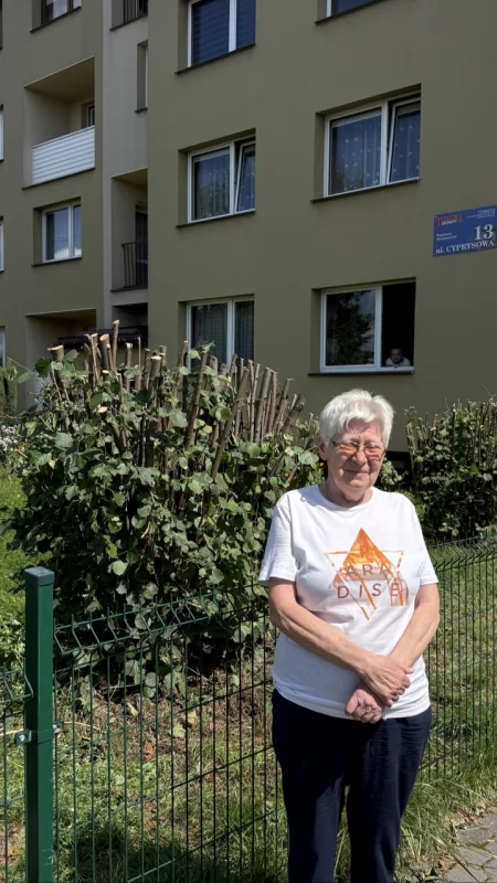 Kontrowersyjne cięcie przy ul. Cyprysowej i pozostawione kikuty. Wspólnota odpiera zarzuty