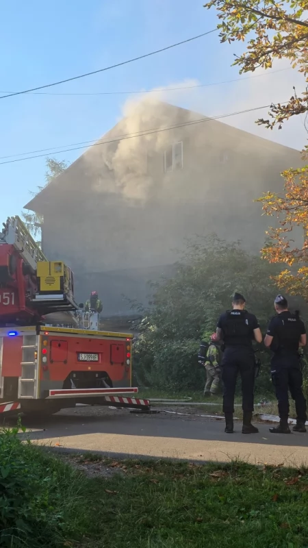 Pożar domu w Szczakowej. Ogień pojawił się na poddaszu