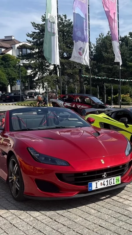 Sportowe samochody na rynku w Jaworznie. I to w szczytnym celu