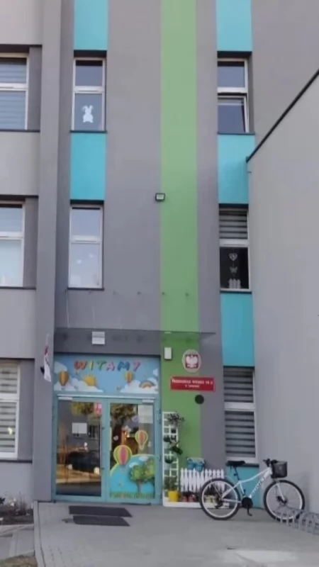  Fragmenty ostrza wykryto przed zjedzeniem posiłku przez dzieci. Przedstawiamy odpowiedzi dyrektor PM nr 25 w Jaworznie