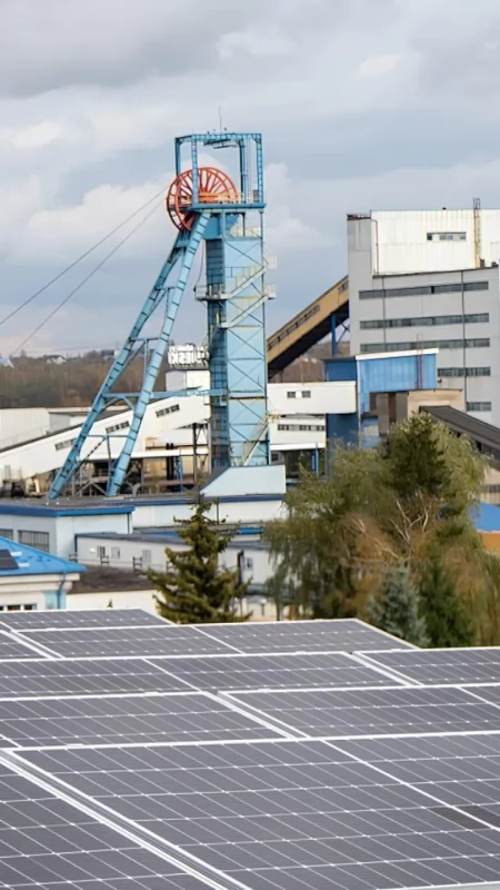 ZG Sobieski będzie produkować więcej własnej energii. Powstaje duża farma fotowoltaiczna