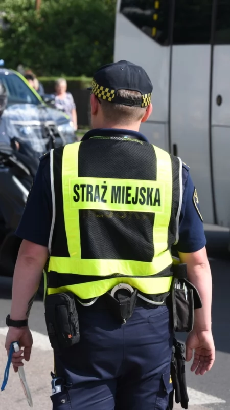 Ile patroli pilnuje naszych ulic i jak zmienia się miejski monitoring?