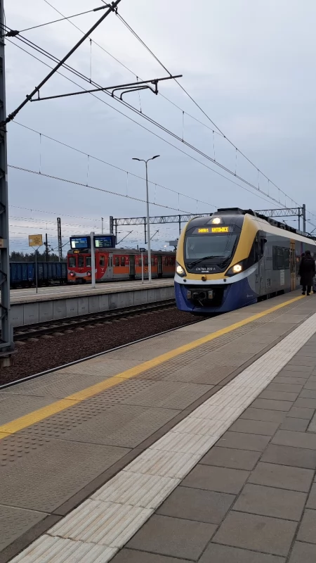 Jaworzno-Szczakowa: Pociąg odjechał im sprzed nosa. Problem z przesiadkami 