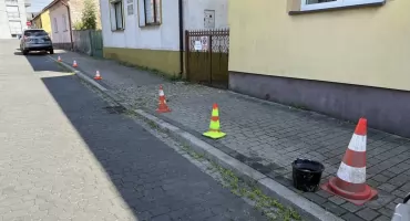 Prywatne chodniki – mieszkańcy rezerwują sobie miejsca postojowe