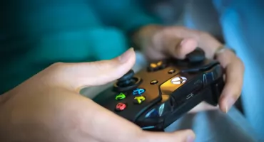 Unlocking Premium Gaming: What Makes In-Game Currency So Popular?