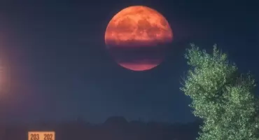 Całkowite zaćmienie Księżyca. Krwawy księżyc nad Polską w ten weekend