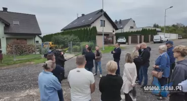 Mieszkańcy ulicy Zalipie: „Czujemy się zlekceważeni”. „Chcemy minimum – nakładki asfaltowej”.