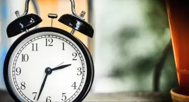 Zmiana czasu na zimowy 2025 już wkrótce. Kiedy przestawiamy zegarki?
