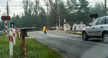 Uszkodzone rogatki na przejeździe kolejowym w Jaworznie