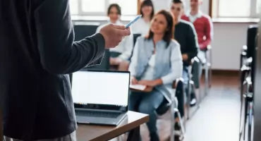 5 kluczowych szkoleń dla działów kadr i płac, które powinieneś znać w 2025 roku