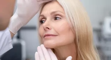 Karboksyterapia kontra mezoterapia – który zabieg lepiej działa na Twoją skórę?
