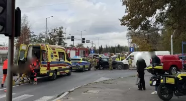 Cztery auta zderzyły się na skrzyżowaniu ul Grunwaldzkiej i Szczakowskiej