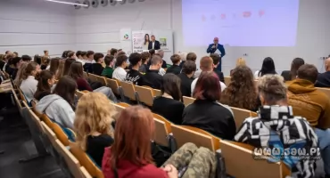 Każde pokolenie ma własny czas - relacja z konferencji dla lokalnych przedsiębiorców i młodzieży o karierze zawodowej i przyszłości regionu