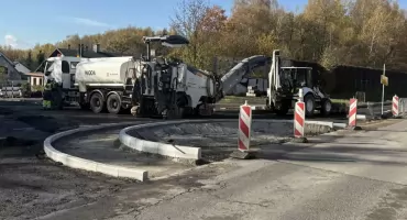 Nowe rondo na DK 79 nabiera kształtów. Powstała już pierwsza połówka