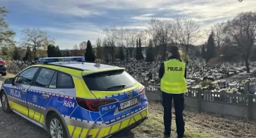 Policjanci z Jaworzna dbają o bezpieczeństwo w okresie Wszystkich Świętych